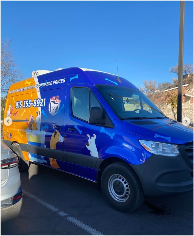 The Bark Mobile EP blue grooming van in El Paso with phone number 915 355-8921